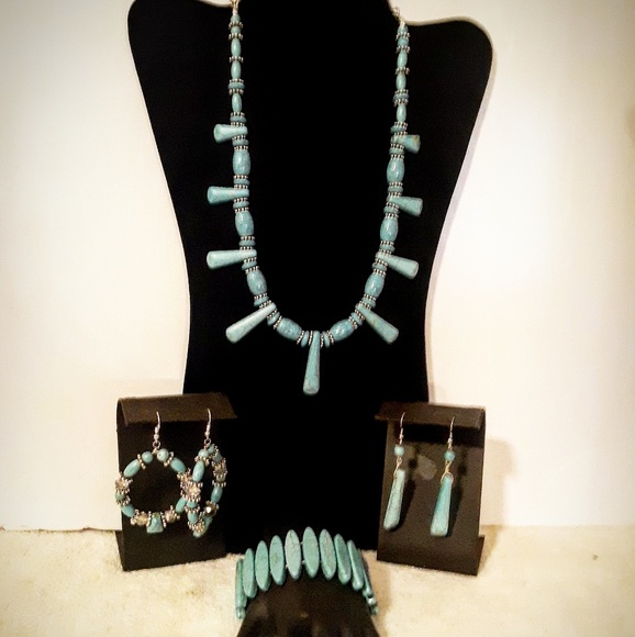 Jewelry - NECKLACE SET